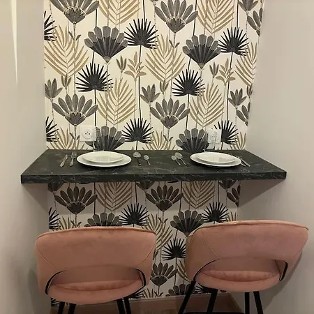 Le Chic & Relax, Proche Centrex Apartman